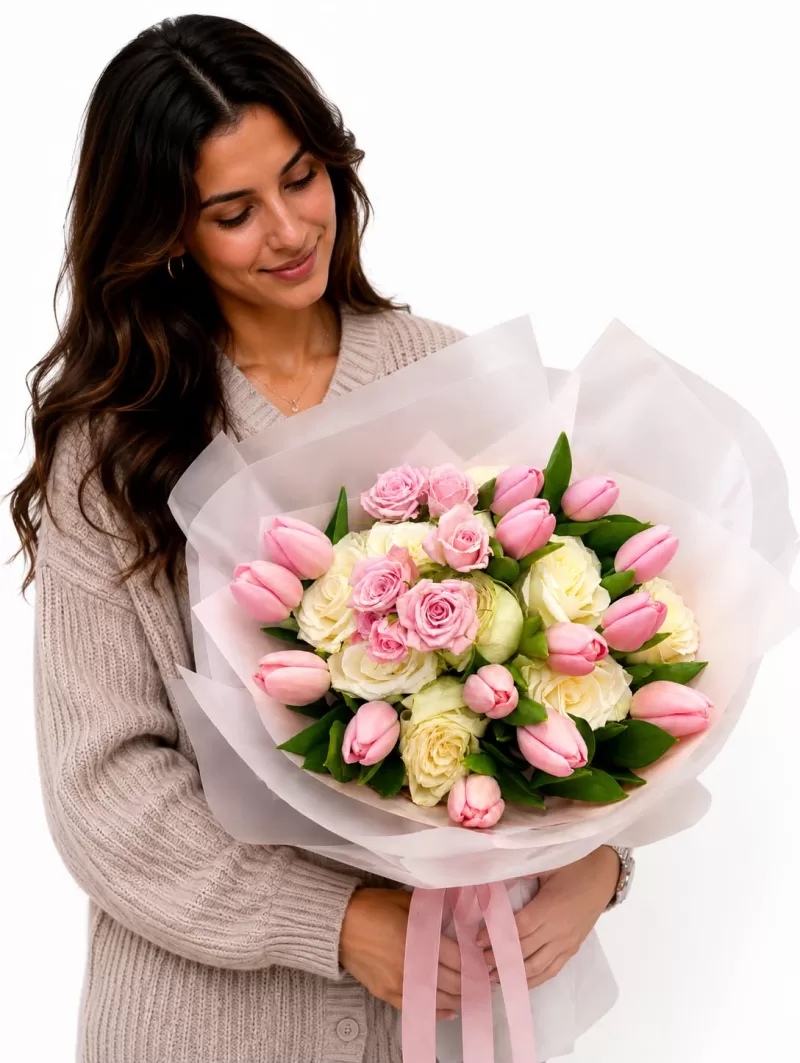 Pembe Lale ve Beyaz Gül Buketi – Romantik ve Zarif Premium Çiçek Aranjmanı