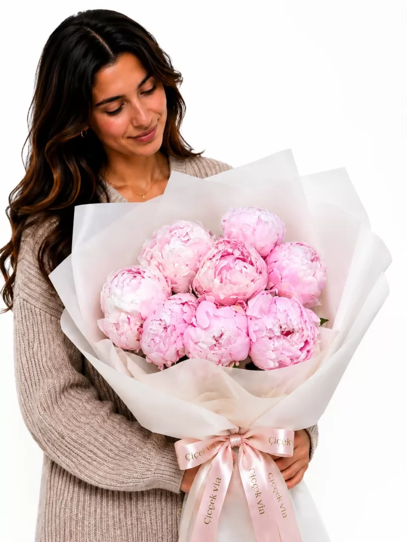 Pembe Şakayık Buketi – Premium Romantik ve Zarif Çiçek Tasarımı