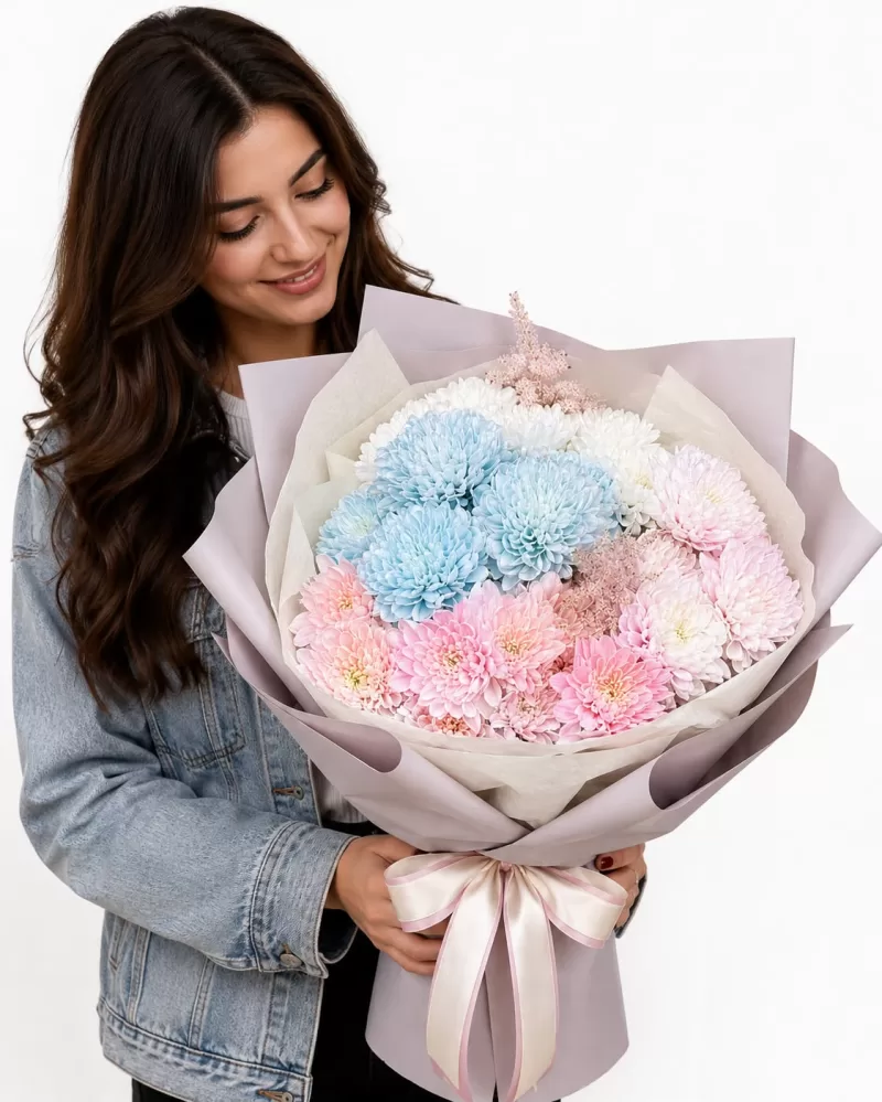 Renkli Papatya Buketi – Mavi, Pembe ve Beyaz Papatyalar
